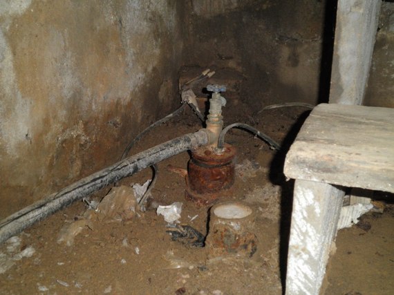 Thumbnail image for staffordj_nasty basement.jpg